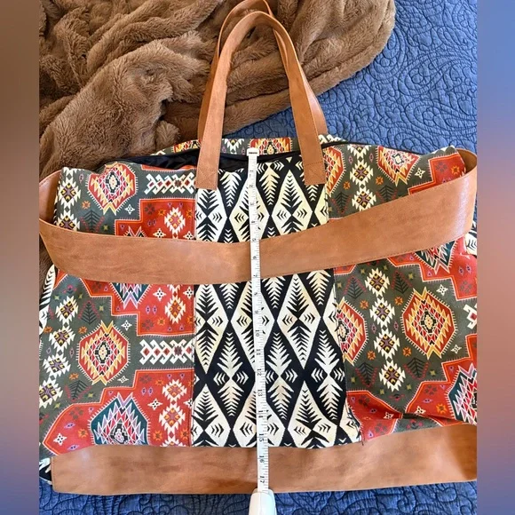 XXL Tote Bag with Brown Accents, by Twig & Arrow - Picture 7 of 8